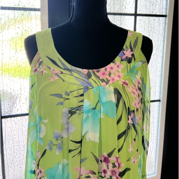 Lime Flowy sleeveless blouse by New Direction in XL - Picture 3 of 7